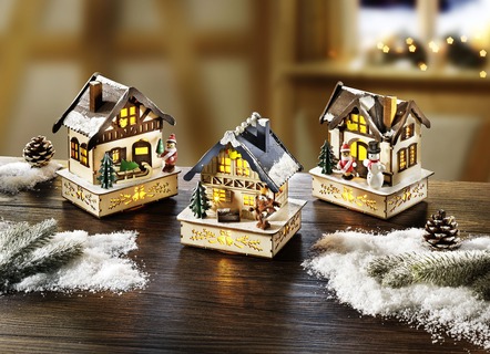 Winterhäuschen aus Holz mit LED-Beleuchtung