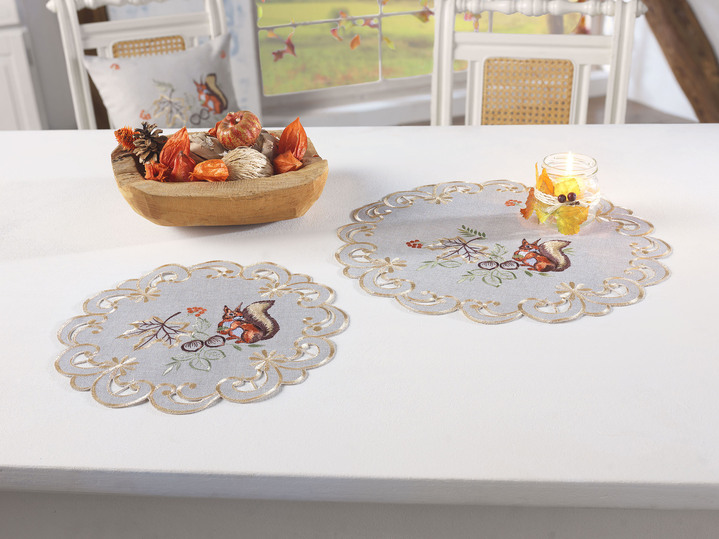 Tischdecken - Aufwendig gearbeitete Tisch- und Raumdekoration, in Größe 101 (Deckchen, 35x 50 cm) bis 301 (2 Deckchen rund, ø 40 cm), in Farbe GRAU