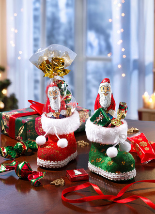 Weihnachtliche Geschenkideen - Stiefelchen mit Weihnachtsleckereien, 2er-Set, in Farbe BUNT