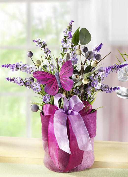 Wohnaccessoires & Dekoration - Frühlingsgesteck mit Blumen und Gräser im Filzbeutel, in Farbe LILA, in Ausführung Gesteck mit Lavendel Ansicht 1
