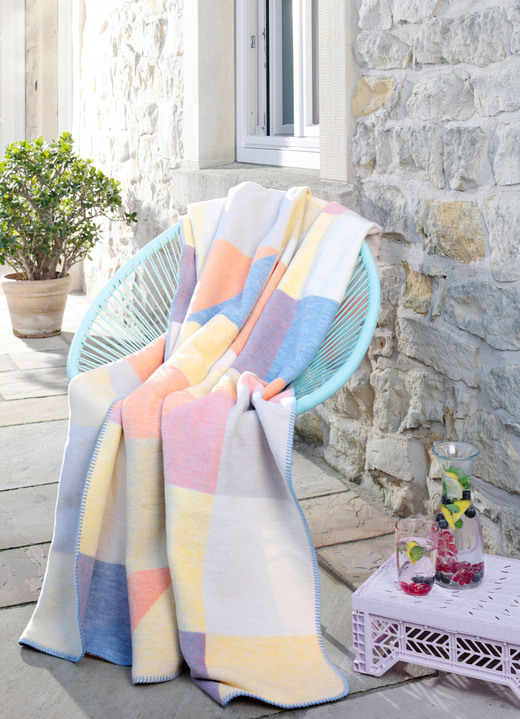 Decken - Kuschelig weiche Schlafdecke mit modernen Farbtönen, in Farbe MULTICOLOR
