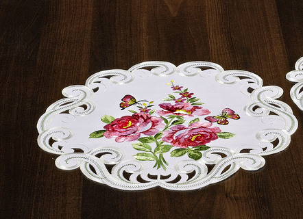 Tisch- und Raumdekoration mit Rosen-Motiven
