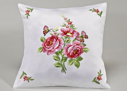 Tisch- und Raumdekoration mit Rosen-Motiven