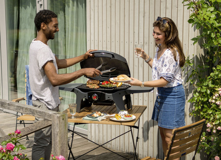 Kompakter Elektro-Tischgrill e-Pantera mit Deckelthermometer