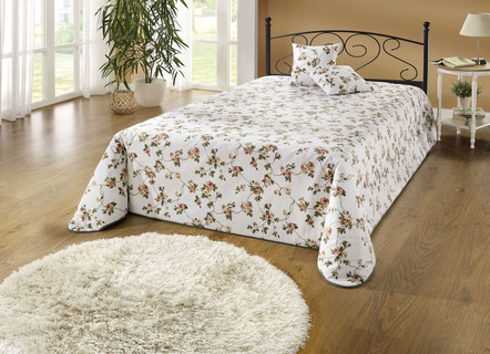 Tagesdecke und Kissenbezüge mit Rosen-Motiven