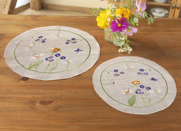 Tischdecken - Schön bestickte Tisch- und Raumdekoration, in Größe 101 (Deckchen, 35x 50 cm) bis 404 (Kissenbezug, 40x 40 cm), in Farbe NATUR-BUNT Ansicht 3