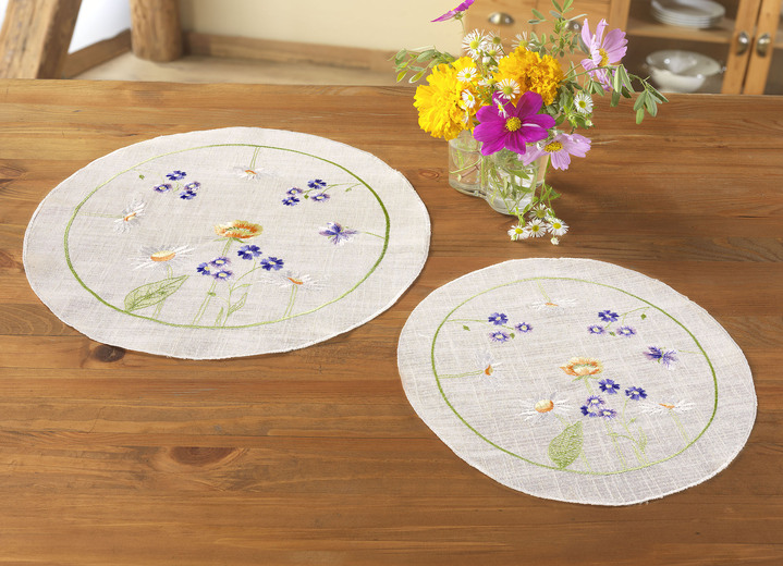 Tischdecken - Schön bestickte Tisch- und Raumdekoration, in Größe 101 (Deckchen, 35x 50 cm) bis 404 (Kissenbezug, 40x 40 cm), in Farbe SEKT-BUNT Ansicht 7