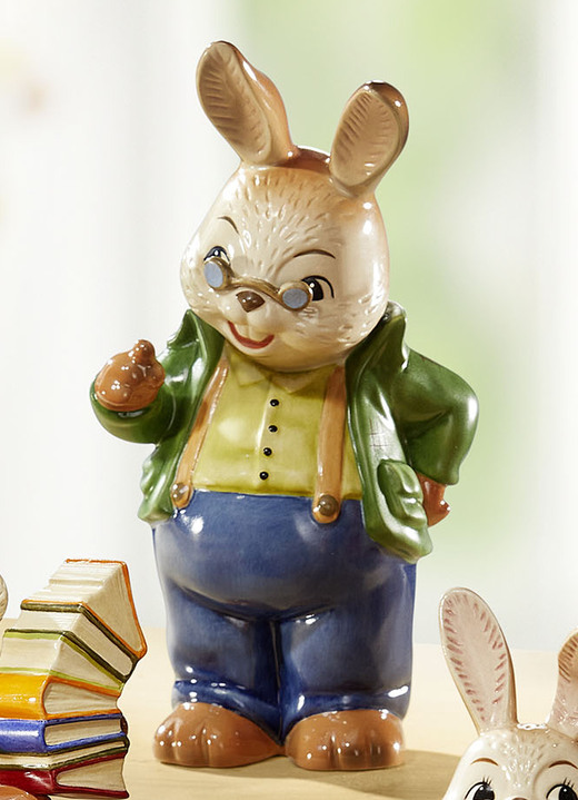- Handgefertigte Hasenschule aus dem Hause Goebel, in Farbe BUNT, in Ausführung Hasenjunge – Frecher Bengel Ansicht 3