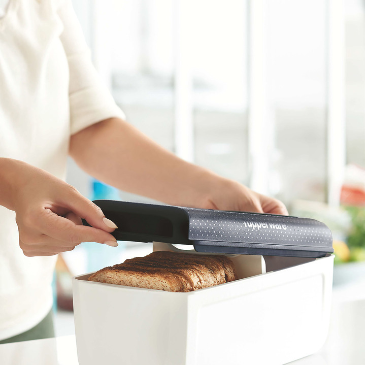 Backen - Tupperware BreadSmart Brotbehälter Ansicht 5 Backen - Tupperware BreadSmart Brotbehälter, in Farbe WEISS-SCHWARZ, in Ausführung BreadSmart Junior Ansicht 5