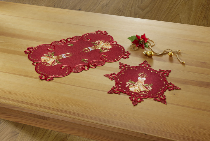 Tischdecken - Aufwendig bestickte Tisch- und Raumdekoration Ansicht 1 Tischdecken - Aufwendig bestickte Tisch- und Raumdekoration, in Größe 130 (2x Platzset, 30x 45 cm ) bis 404 (Kissenbezug, 40x40 cm), in Farbe ROT Ansicht 1