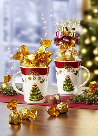 Kaffeebecher Christbaum mit süßer Füllung