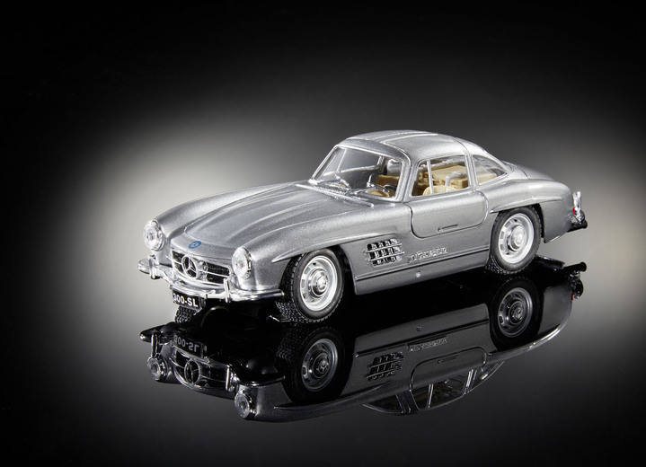 Sammlermodelle - Mercedes-Benz 300SL als Metallspritzgussmodell, in Farbe SILBER Ansicht 2