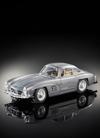 Sammlermodelle - Mercedes-Benz 300SL als Metallspritzgussmodell, in Farbe SILBER