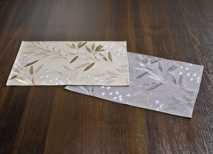 Tischdecken - Bestickte Tisch- und Raumdekoration mit Gräser- und Blätter-Dessin, in Größe 130 (2 Deckchen, 35x 50 cm) bis 404 (Kissenbezug, 40x 40 cm), in Farbe SILBER Ansicht 4