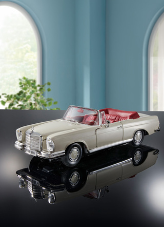 Sammlerauto Mercedes 280SE 66
