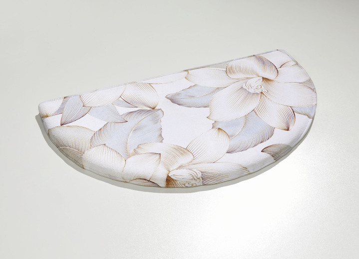 Badgarnituren - Traumhaft weiche Badgarnitur mit Bandeinfassung, in Größe 100 (Vorleger halbrund, 50x 80 cm) bis 112 (Motiv-WC-Deckelbezug, 47x 50 cm), in Farbe MULTICOLOR Ansicht 3