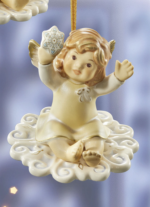 Goebel-Figuren - Aufhänger Engel aus dem Hause Goebel, in Farbe CHAMPAGNER, in Ausführung Mein erster Tag als Schutzengel Ansicht 1