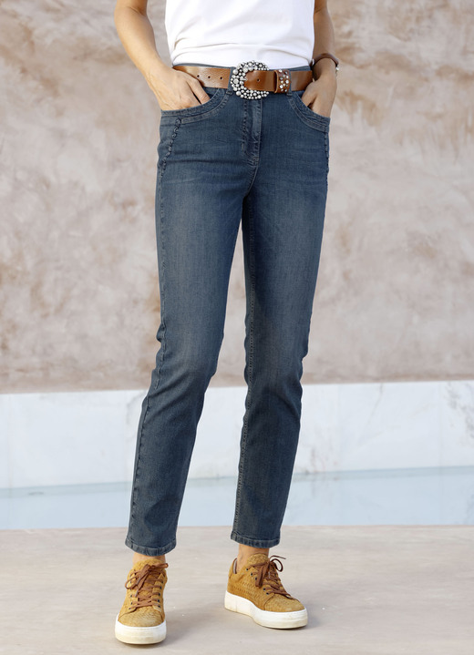 Hosen - Jeans mit trendiger Waschung, in Größe 019 bis 052, in Farbe BLAU Ansicht 3