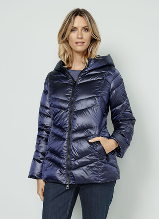 Steppjacke mit fester Kapuze