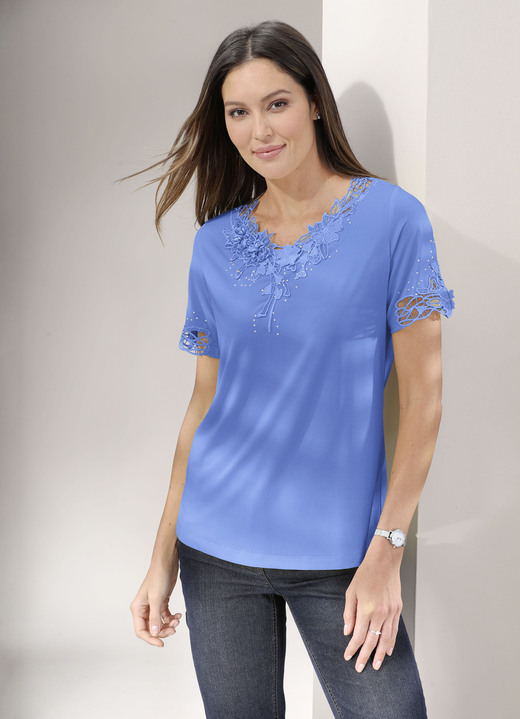 Kurzarm - Shirt mit floraler Spitze in 5 Farben, in Größe 036 bis 052, in Farbe BLEU