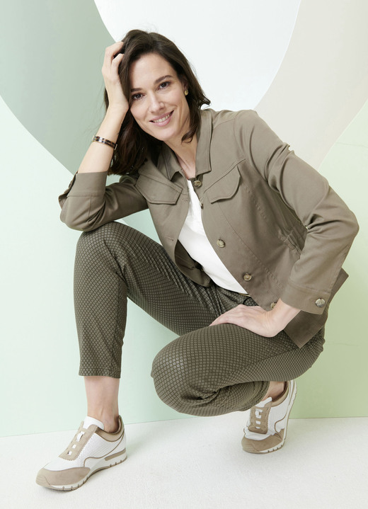 Blazer - Blazer mit Schubtaschen, in Größe 040 bis 052, in Farbe OLIV Ansicht 2