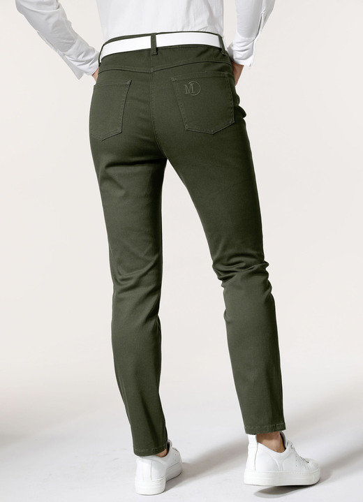 Hosen mit Knopf- und Reißverschluss - Hose in 5-Pocket-Form, in Größe 019 bis 052, in Farbe WEISS Ansicht 43