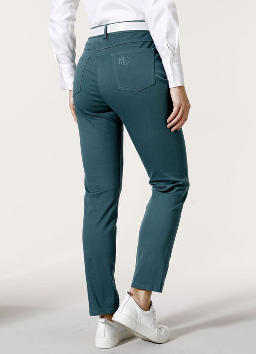 Hosen mit Knopf- und Reißverschluss - Hose in 5-Pocket-Form, in Größe 019 bis 052, in Farbe HELLBLAU Ansicht 39