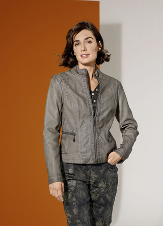 Lederimitatblazer mit dezenter Nietenzer