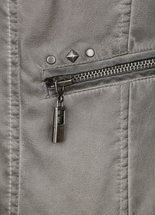 Lederimitatjacken - Blazer mit dezenter Nietenzer Ansicht 2 Lederimitatjacken - Blazer mit dezenter Nietenzer, in Größe 038 bis 052, in Farbe GRAU Ansicht 2