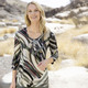 34-Arm - Shirt mit farbbrillantem Allover-Druck – Farbe OLIV-GRAU-SAND – Ansicht 2 34-Arm - Shirt mit farbbrillantem Allover-Druck, in Größe 038 bis 052, in Farbe OLIV-GRAU-SAND – Farbe OLIV-GRAU-SAND – Ansicht 2