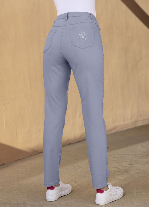 Hosen mit Knopf- und Reißverschluss - Edeljeans in 5-Pocket-Form Ansicht 16 Hosen mit Knopf- und Reißverschluss - Edeljeans in 5-Pocket-Form, in Größe 017 bis 052, in Farbe JEANSBLAU Ansicht 16