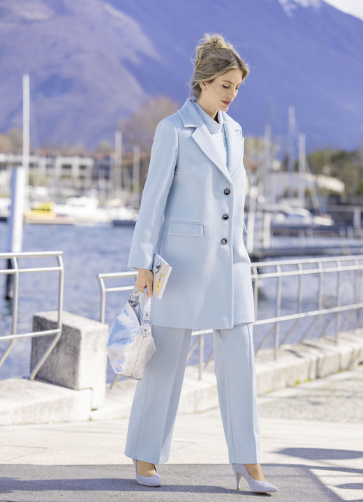 Wollmäntel - Kurzmantel mit Reverskragen Ansicht 2 Wollmäntel - Kurzmantel mit Reverskragen, in Größe 036 bis 052, in Farbe HELLBLAU Ansicht 2