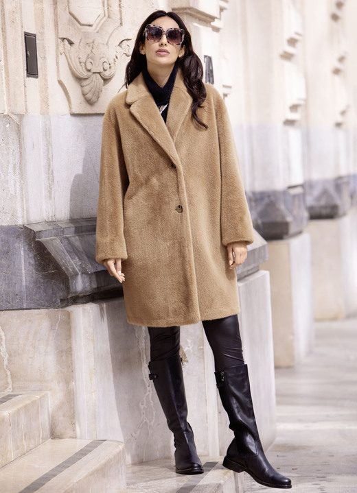 Kunstpelzmäntel - Kurzmantel mit Schubtaschen, in Größe 036 bis 052, in Farbe CAMEL Ansicht 1