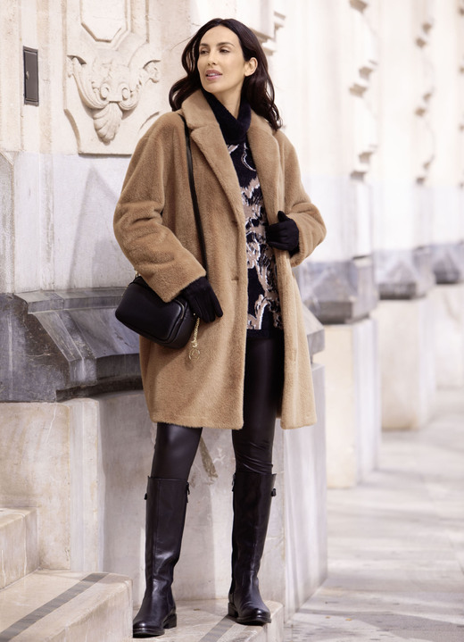 Kunstpelzmäntel - Kurzmantel mit Schubtaschen, in Größe 036 bis 052, in Farbe CAMEL Ansicht 2