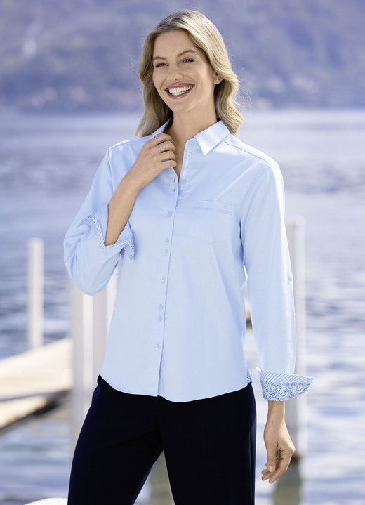 Blusen - Bluse mit Hemdkragen, in Größe 036 bis 048, in Farbe BLEU Ansicht 3