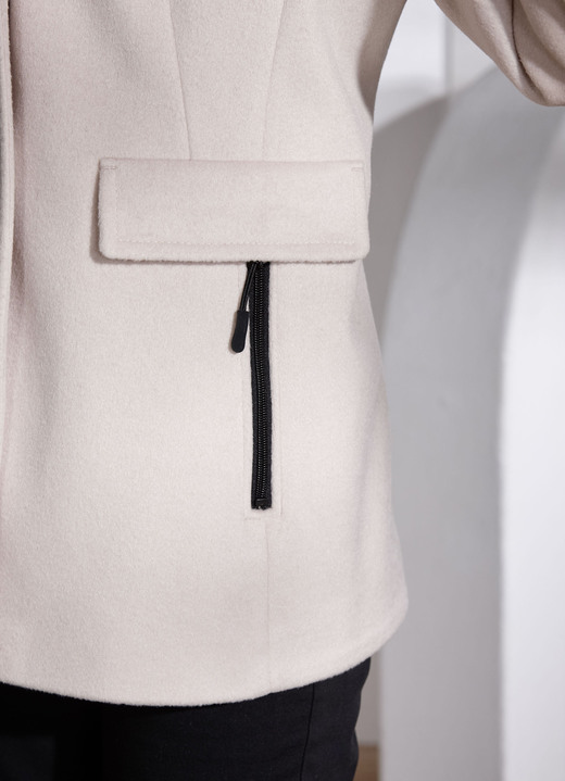 Wolljacken - Jacke mit abnehmbarer Kapuze, in Größe 036 bis 052, in Farbe SAND Ansicht 2