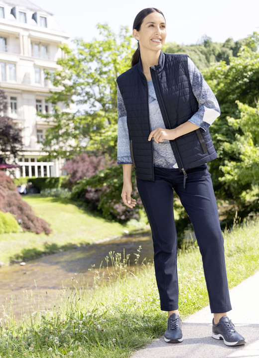 RABE - Steppweste mit leichter Wattierung, in Größe 036 bis 052, in Farbe MARINE Ansicht 2