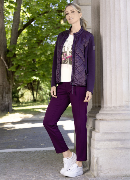 Jacken - Jacke mit Steppeinsätzen, in Größe 036 bis 052, in Farbe BROMBEERE Ansicht 2