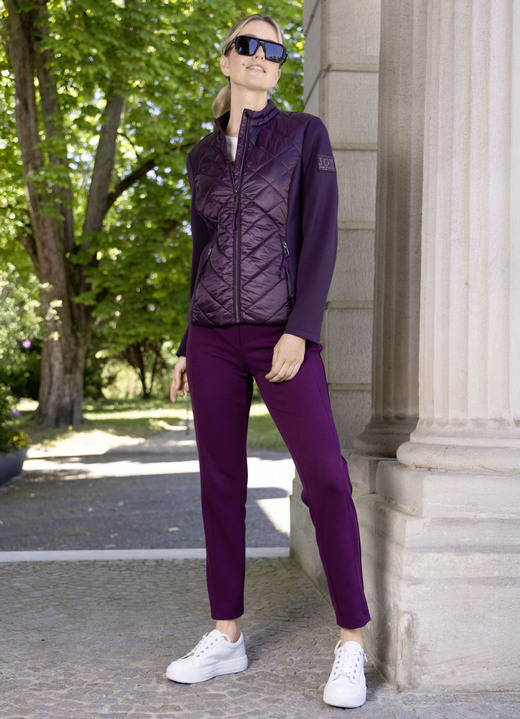 Jacken - Jacke mit Steppeinsätzen, in Größe 036 bis 052, in Farbe BROMBEERE Ansicht 3