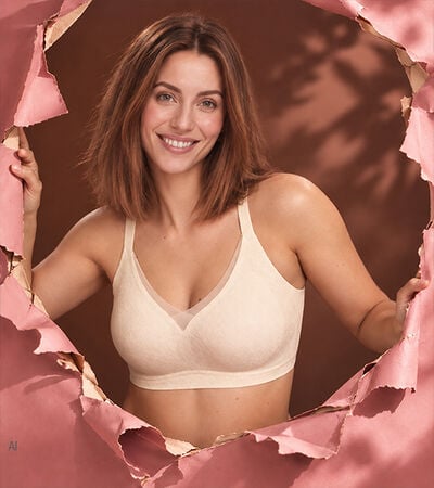 Beige Damenw&auml;sche mit breiten, bequemen Tr&auml;gern.