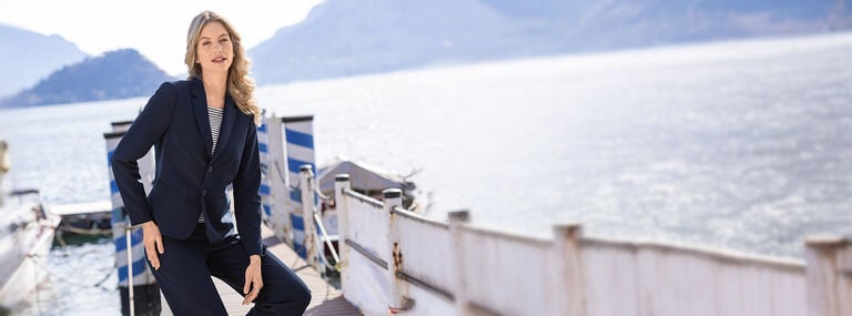 Entdecken Sie unsere stylischen Damenblazer und festlichen Hosenanz&uuml;ge.