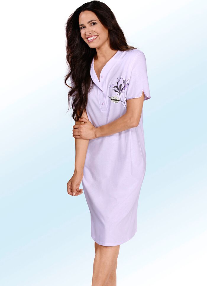 Zweierpack Nachthemden mit Knopfleiste, Paspel sowie abgerundetem Schlitz 