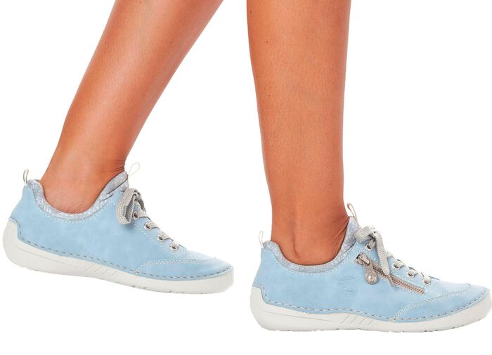 Rieker Schn&uuml;rschuh aus floral bedrucktem Textilmaterial mit Metallicschimmer HELLBLAU-GRAU