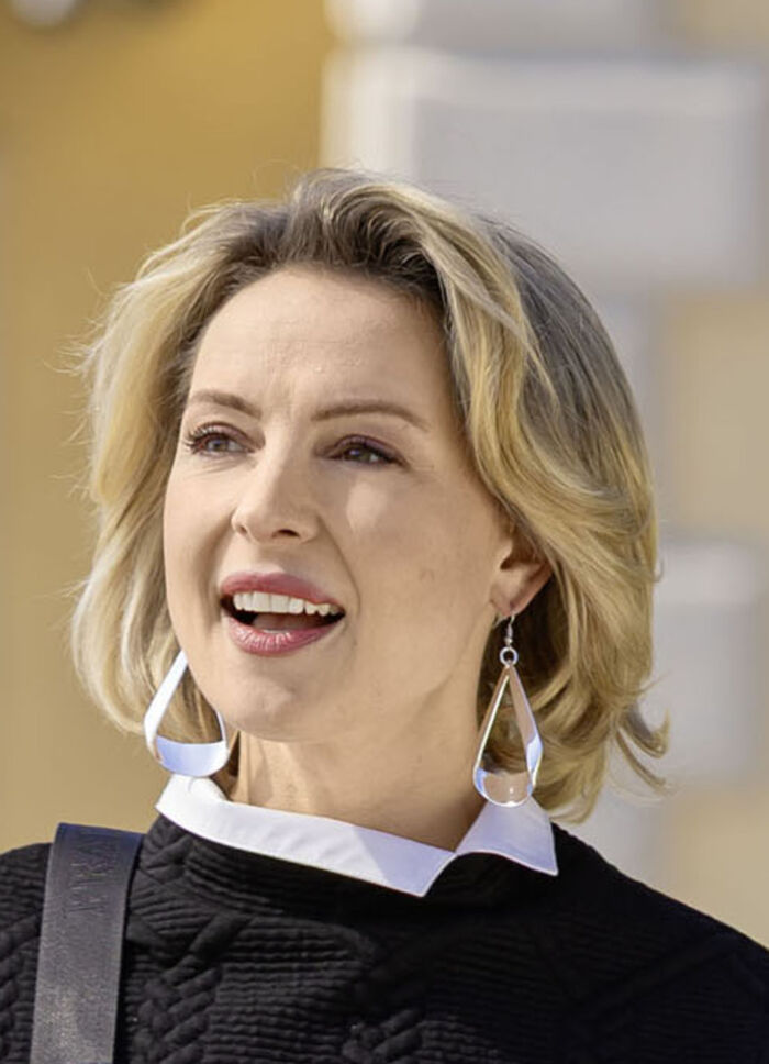 Elegante Statement-Ohrring mit modernem Design  