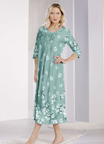 Nachthemd von "Laurina" mit Motivspitze am Ausschnitt JADE