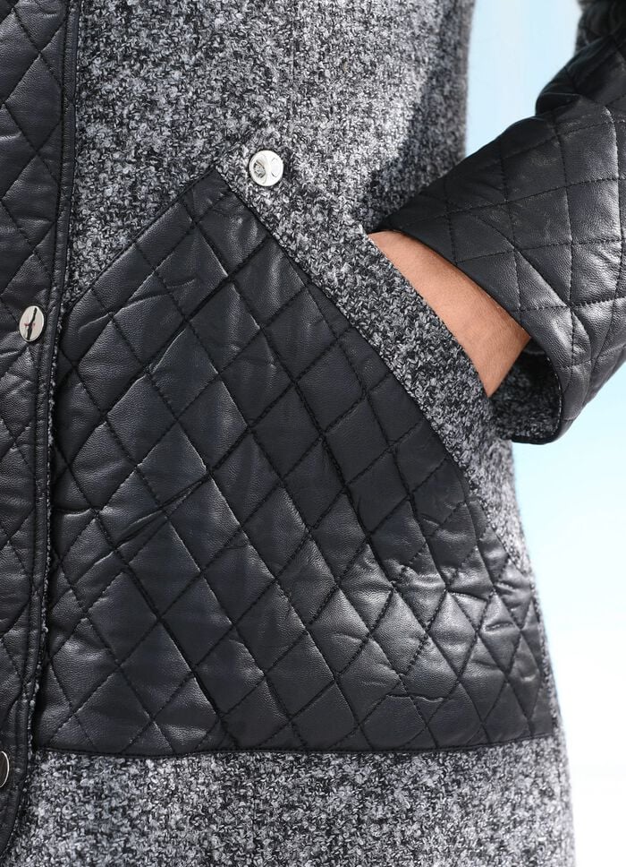 Kurzmantel im angesagten Materialmix 