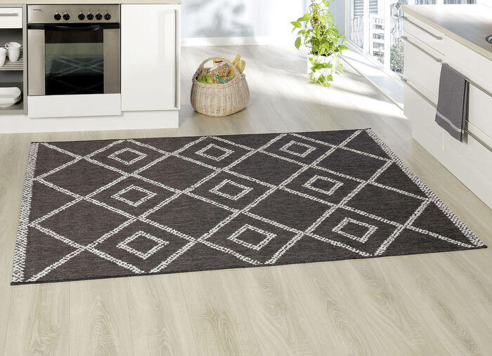 Brücken und Teppiche im natürlichen Sisal-Look 