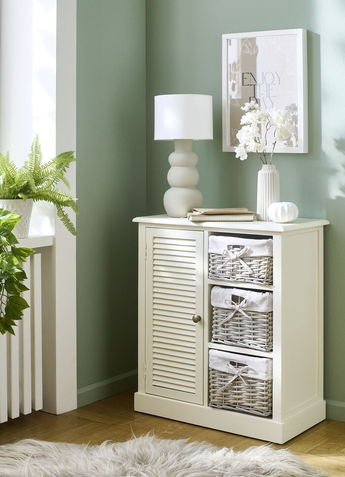 Teilmassive Kommode im Landhausstil 