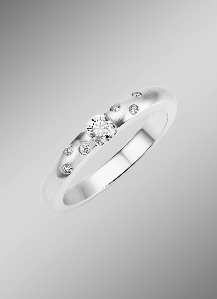 Damenring aus Platin mit Brillanten 
