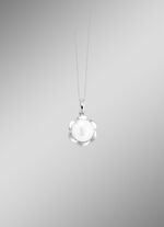 Blühende Eleganz – Anhänger aus Silber mit zauberhafter Perle 